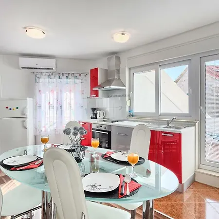 Apartament Lana- Enjoy Old Town And Promenade شقة